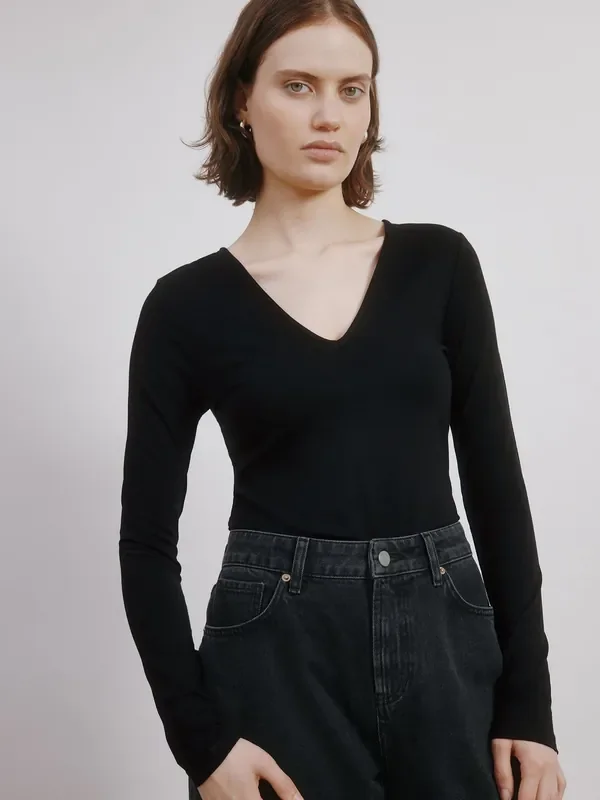 Albaray Black Deep V-Neck Top