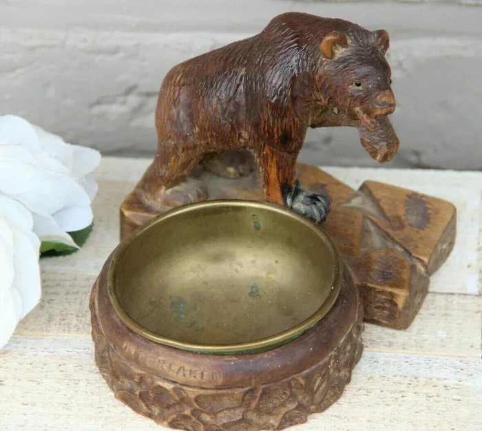 Antique hand Black forest wood carved swiss bear statue ashtray