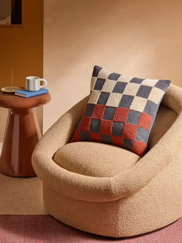 产品名称中包含顶级域名,检查并适当处理后再继续! MADE.COM Rust Tilo Checkerboard Boucle Cushion
