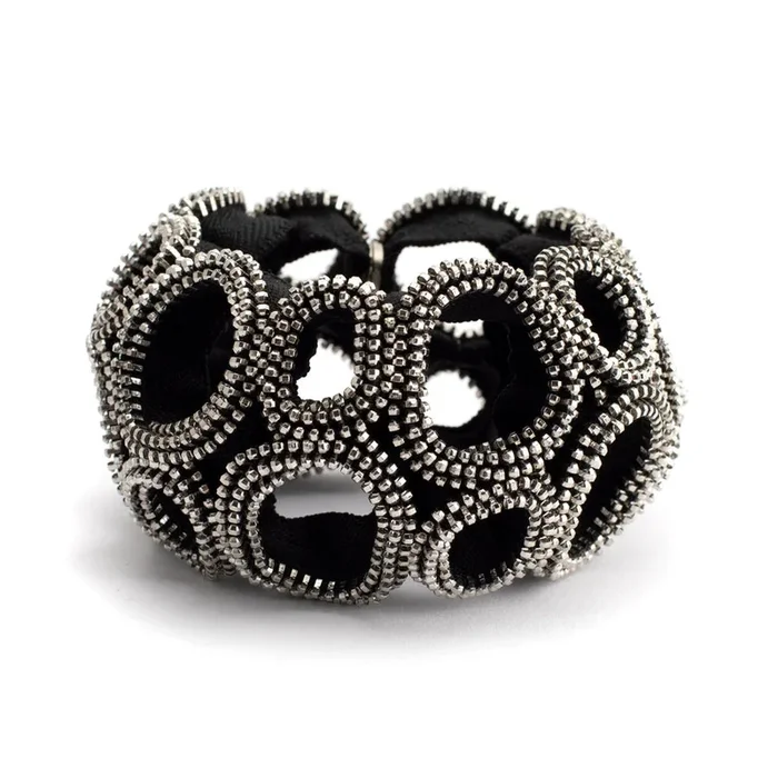 Figure-Eight Zipper Bracelet – Silver
