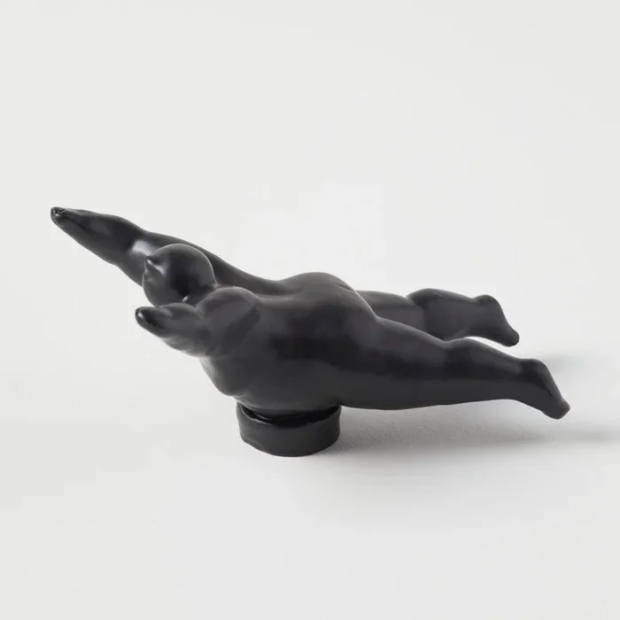 Flying – Black