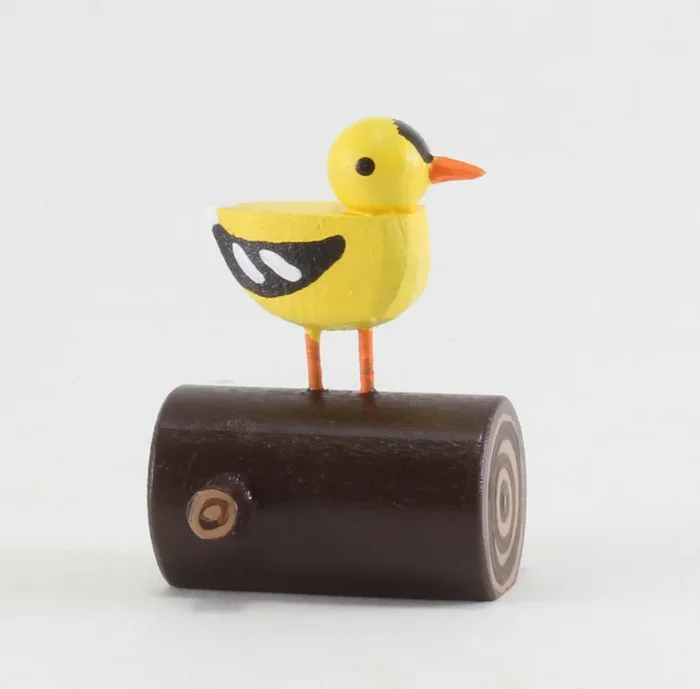 Goldfinch on Log – Goldfinch on Log