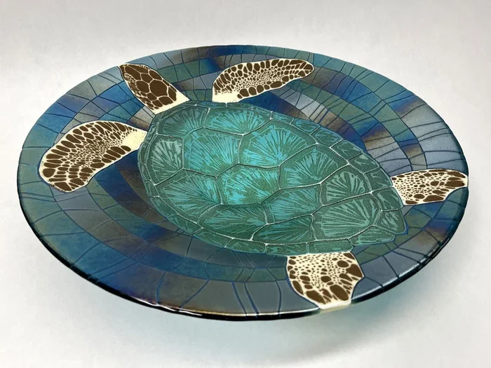 Green Sea Turtle Bowl in Iridized Glass – Light turquiose