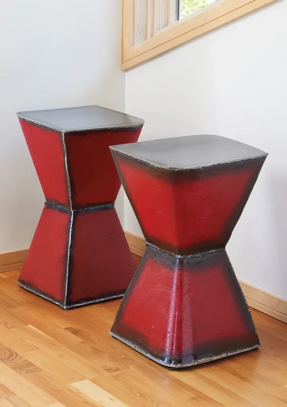 Hourglass Table – Red