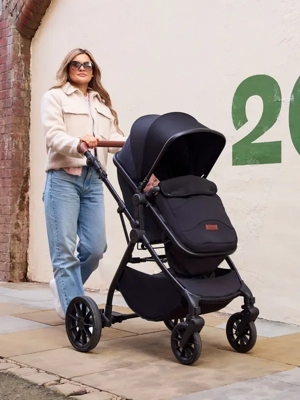 Ickle Bubba 9 Piece Black Cosmo Travel System with Stratus iSize Car Seat