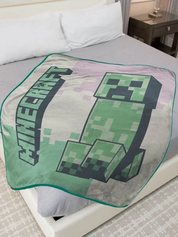Jay Franco Pink Minecraft Creeper Fluffy Throw Blanket