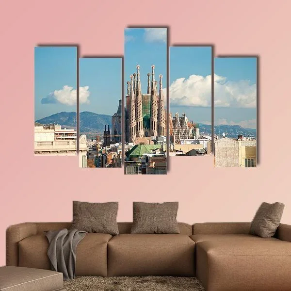 La Sagrada Familia Basilica Canvas Wall Art