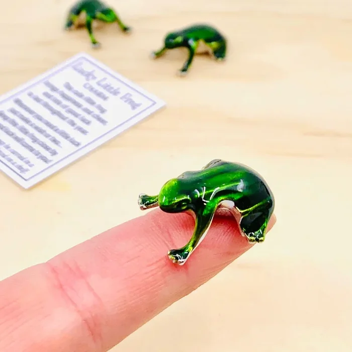 Lucky Little Frog Pocket Charm PT52