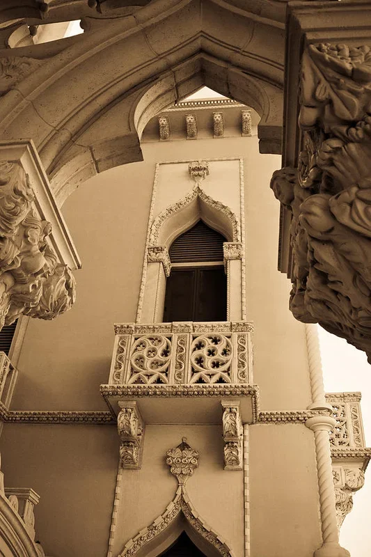 Morrocan Window and Archway