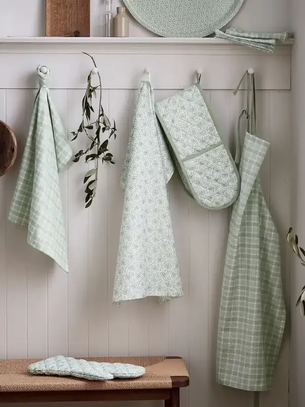 Murmur Sage Vine Double Oven Gloves