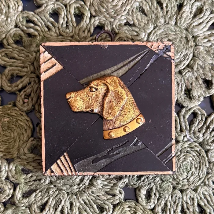 Museum Bee, Coromandel Frame with Stately Dog