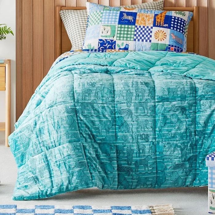 Super Cuddly Green Wild World Blanket